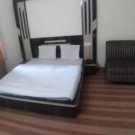 Oyo 81211 Hotel Janta Katra (Jammu and Kashmir) Kültér fotó