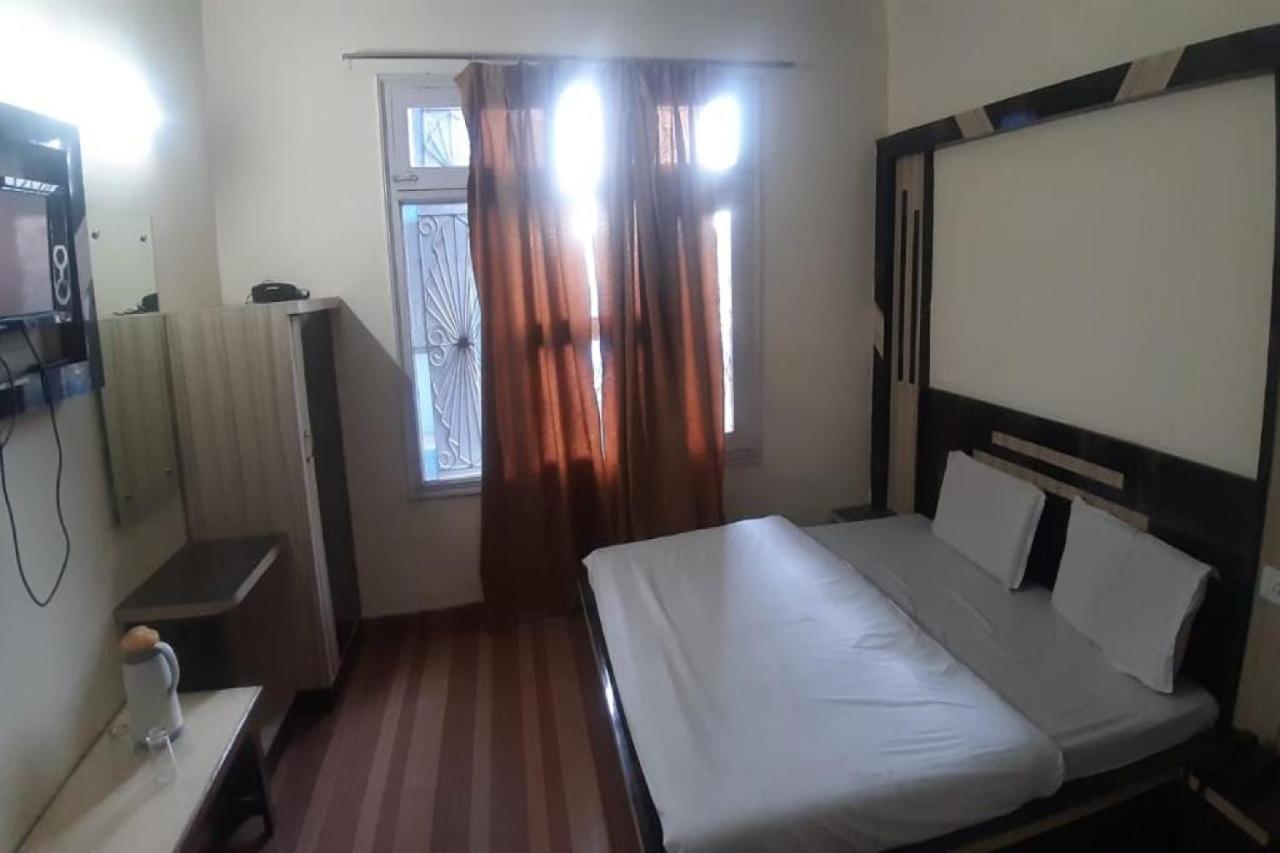 Oyo 81211 Hotel Janta Katra (Jammu and Kashmir) Kültér fotó