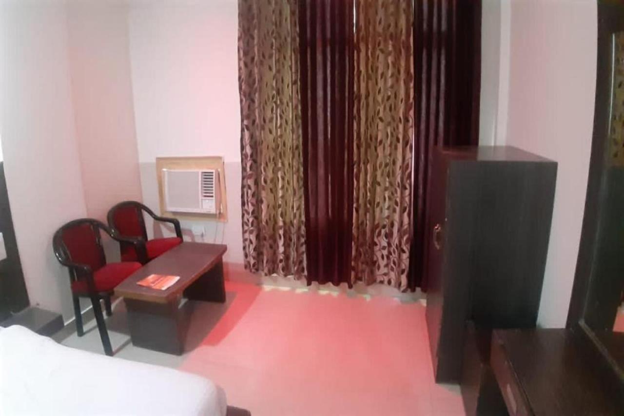 Oyo 81211 Hotel Janta Katra (Jammu and Kashmir) Kültér fotó